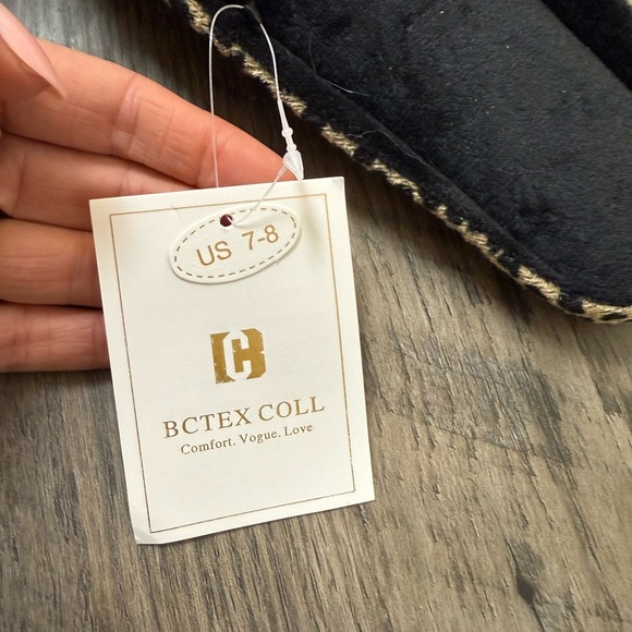 Leopard Print Slippers with Black Fur - Picture 3 of 4